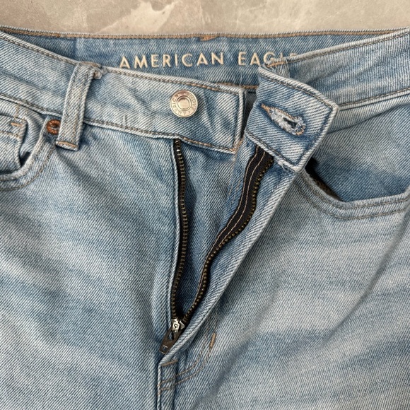 Women’s American Eagle Distressed Ripped Mom Straight Jean Size 0 - Picture 8 of 16